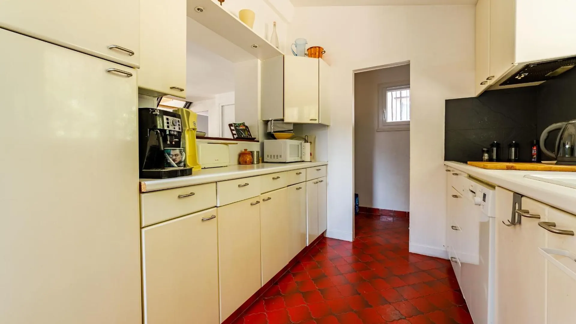 Σπίτι διακοπών Spacious Semidetached House With Garden & Terrace Grimaud