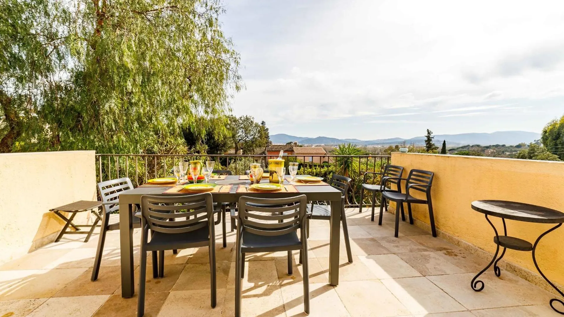 Spacious Semidetached House With Garden & Terrace Grimaud 0*,  Γαλλία