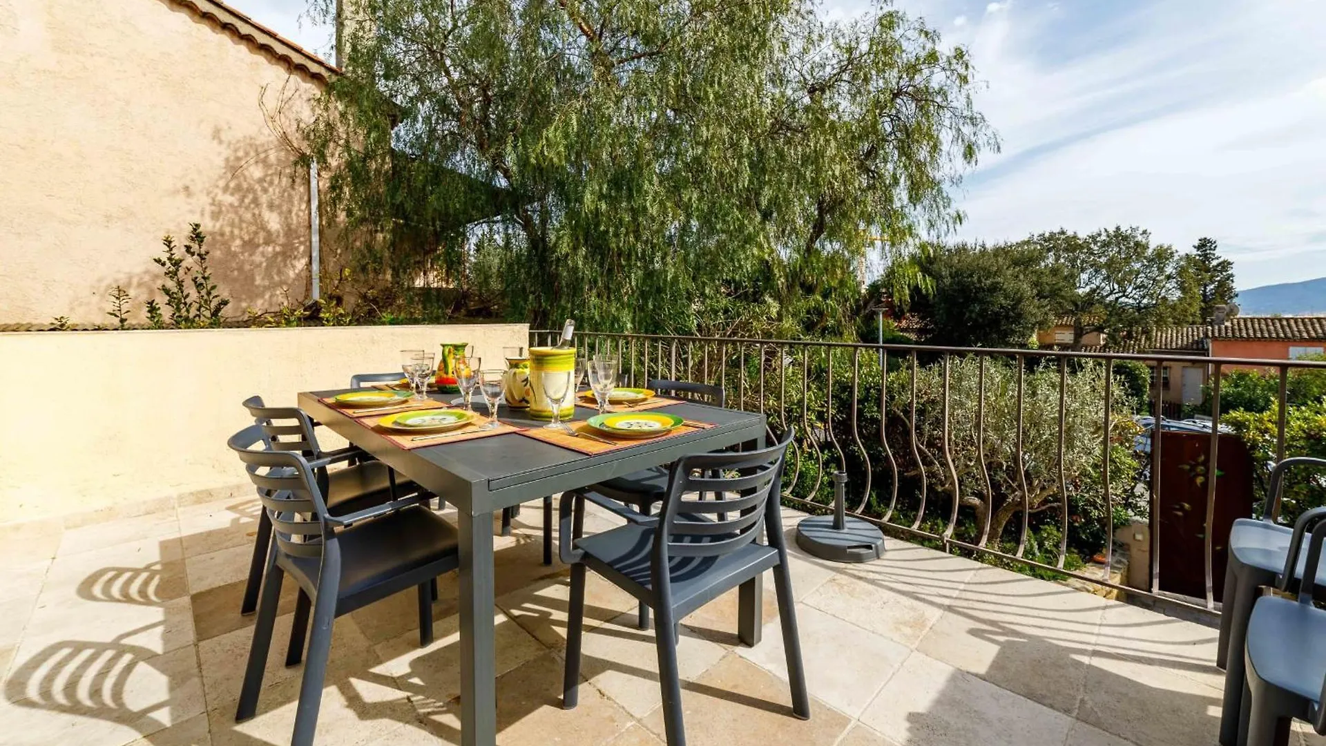 Spacious Semidetached House With Garden & Terrace Grimaud 0*,